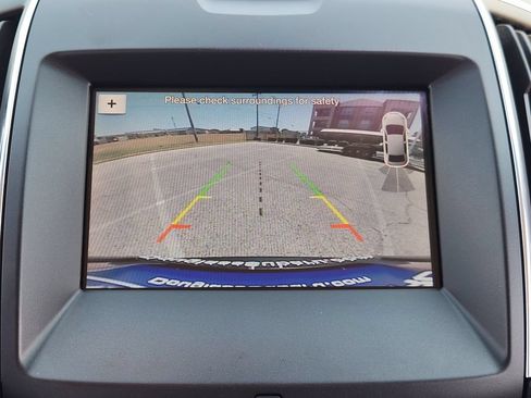 Used 2019 Ford Edge Titanium FWD image 16
