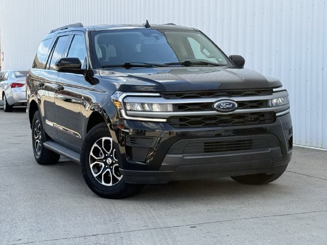 Used 2024 Ford Expedition XLT RWD image 2
