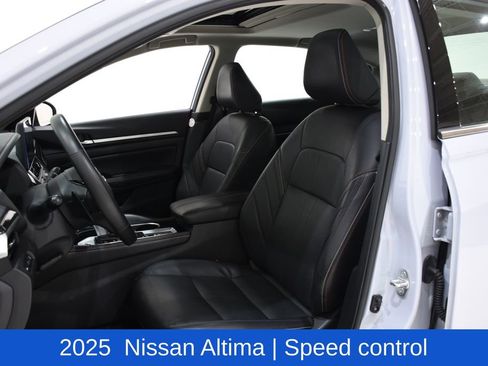 Used 2025 Nissan Altima 2.5 SR w/ SR Premium Package image 22