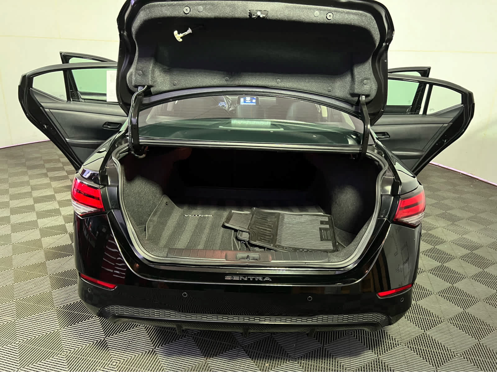 Certified 2024 Nissan Sentra SV FWD image 25
