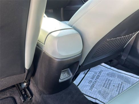 Used 2024 Hyundai Elantra Limited FWD image 16