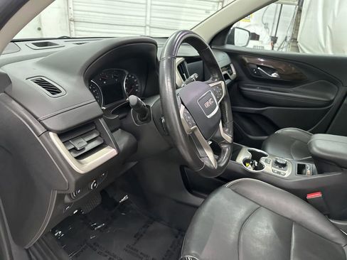 Used 2020 GMC Terrain Denali w/ Denali Premium Package FWD image 9