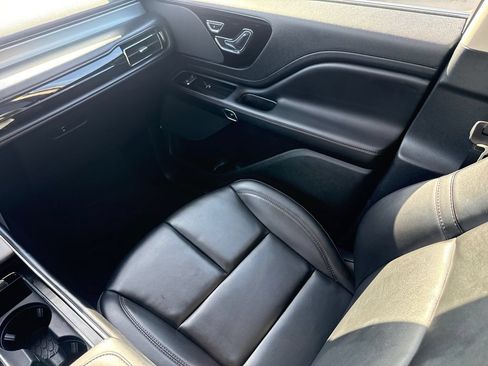 Used 2023 Lincoln Aviator AWD w/ Premium Package image 15