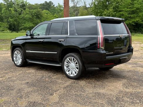 Used 2016 Cadillac Escalade Platinum AWD/4WD image 3