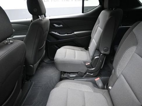 Used 2022 Chevrolet Traverse LT FWD image 25