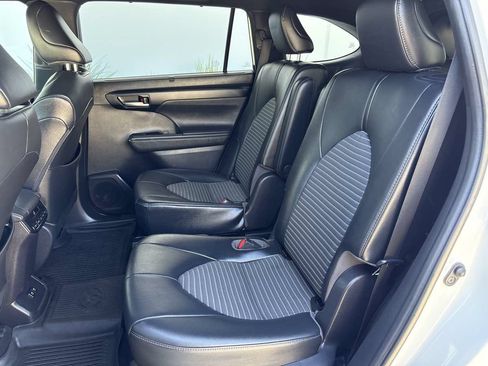 Used 2021 Toyota Highlander XSE AWD/4WD image 13