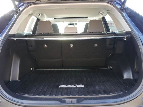 Used 2022 Toyota RAV4 XLE w/ Convenience Package AWD/4WD image 5