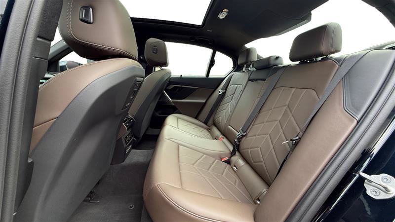 Used 2026 BMW 550e xDrive w/ Executive Package AWD/4WD image 16