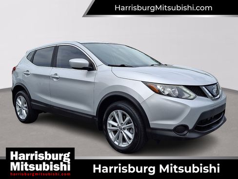 Used 2018 Nissan Rogue Sport S w/ S Appearance Package FWD image 1