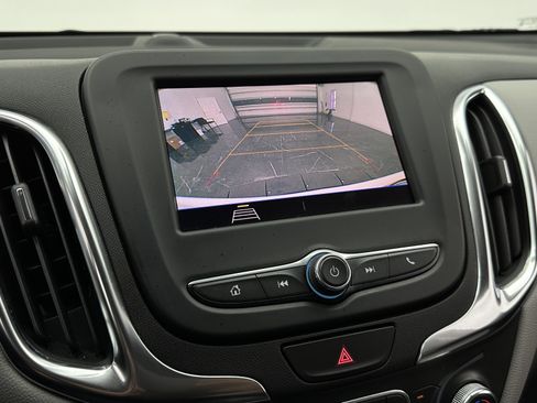 Used 2021 Chevrolet Equinox LS w/ LS Convenience Package FWD image 17