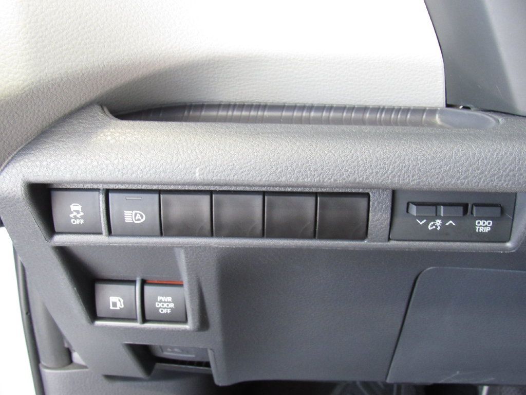 Certified 2024 Toyota Sienna XLE FWD image 36