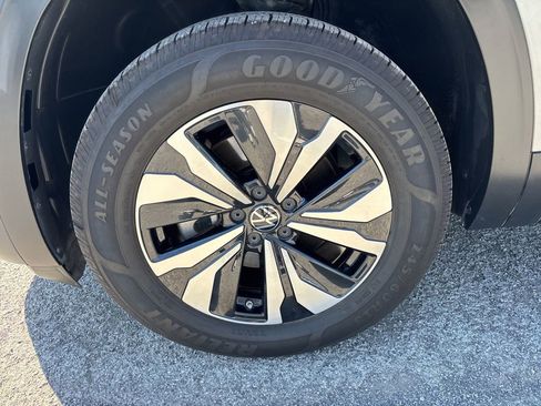 Used 2024 Volkswagen Atlas SE AWD/4WD image 7