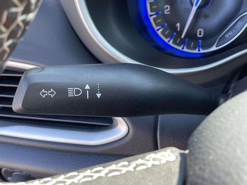 Used 2025 Chrysler Pacifica Select FWD image 29