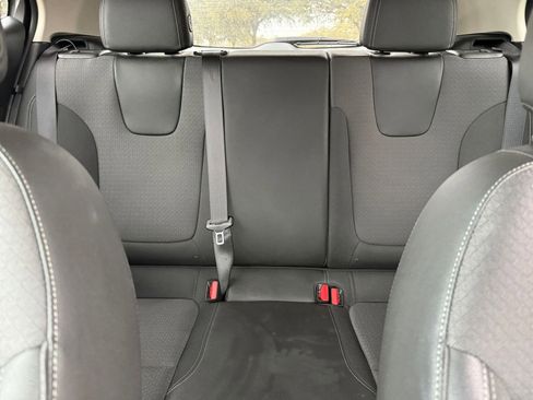 Used 2025 Buick Encore GX Preferred image 38