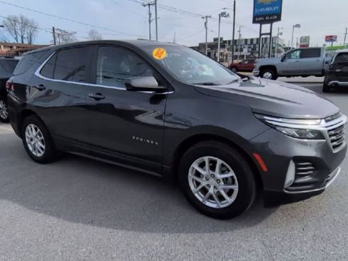 Used 2023 Chevrolet Equinox LT image 2