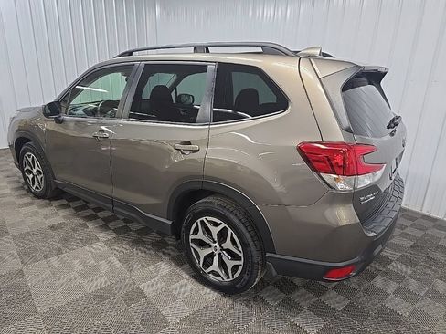 Used 2021 Subaru Forester Premium AWD/4WD image 9