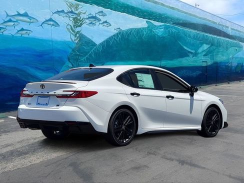 New 2026 Toyota Camry Hybrid FWD image 4
