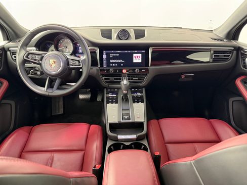 Used 2025 Porsche Macan image 20