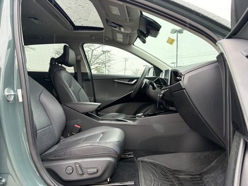 Certified 2023 Kia Niro Wave w/ Wave Preserve Package image 6