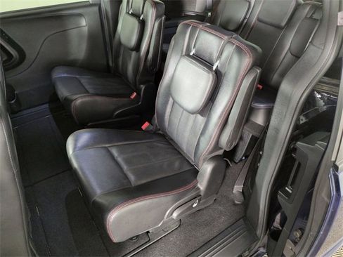 Used 2014 Dodge Grand Caravan R/T image 23