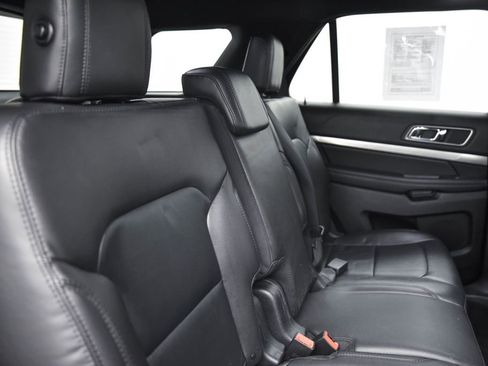 Used 2018 Ford Explorer XLT w/ Equipment Group 202A image 15