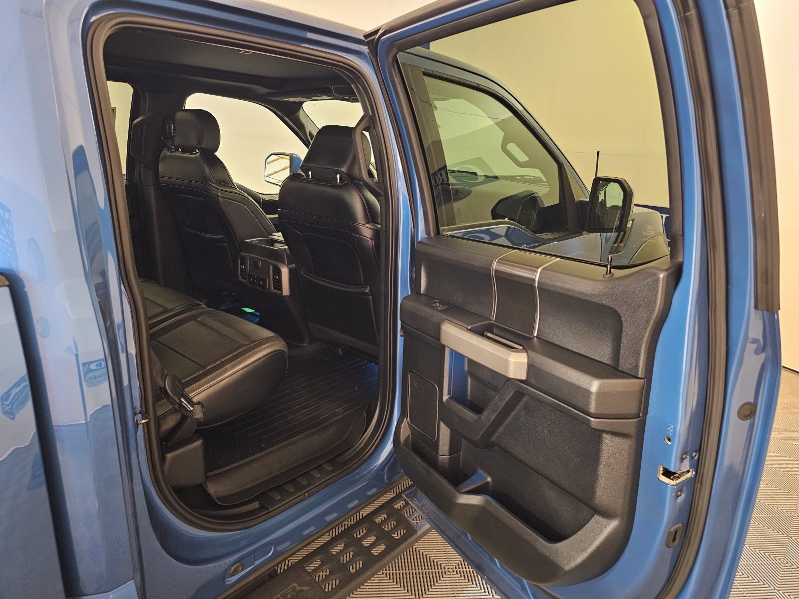 Used 2019 Ford F150 Raptor w/ Equipment Group 802A Luxury AWD/4WD image 25