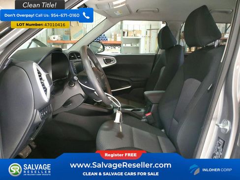 Used 2025 Kia Soul LX w/ LX Technology Package image 9