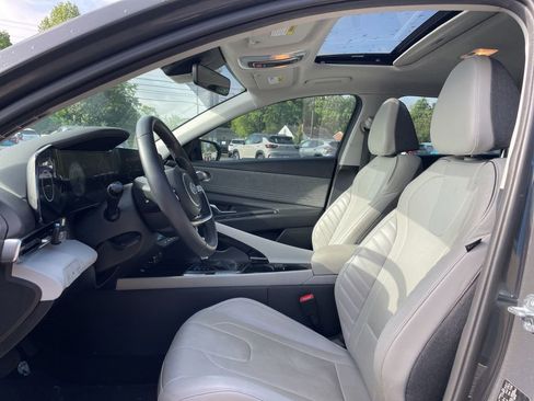 Used 2023 Hyundai Elantra Limited FWD image 10