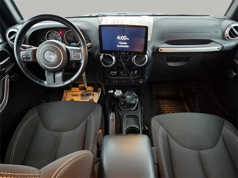 Used 2016 Jeep Wrangler Unlimited Sahara w/ Connectivity Group image 13