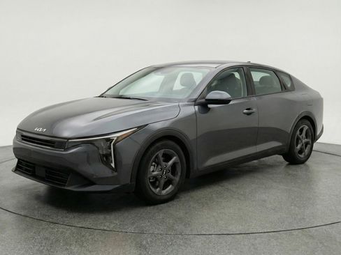 Used 2025 Kia K4 FWD image 3