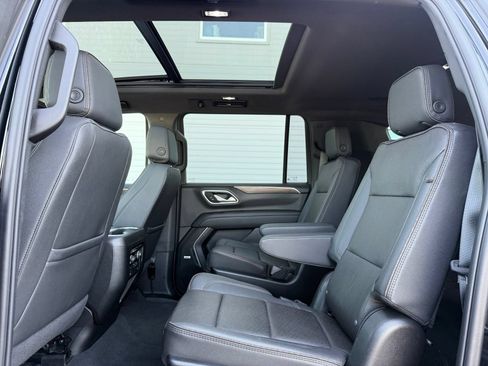 Used 2024 Chevrolet Suburban High Country AWD/4WD image 18