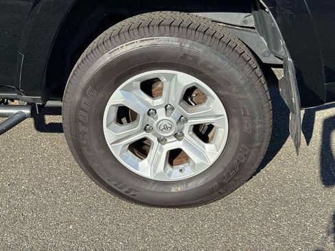 Used 2017 Toyota 4Runner SR5 AWD/4WD image 11
