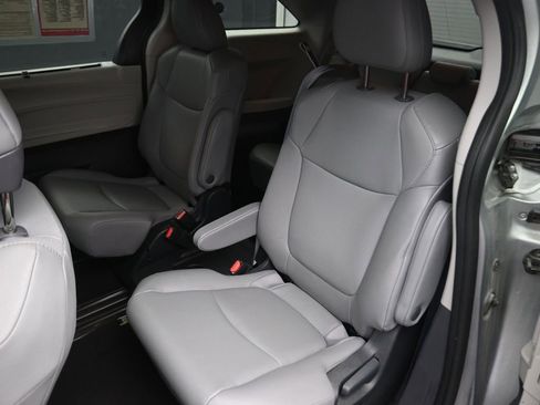 Used 2024 Toyota Sienna XLE image 11