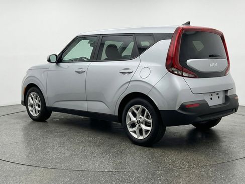 Used 2025 Kia Soul LX w/ LX Technology Package FWD image 6