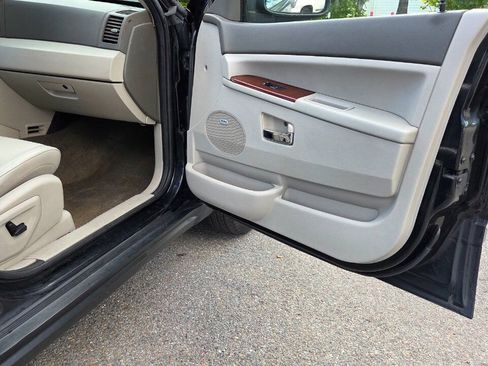 Used 2007 Jeep Grand Cherokee Limited AWD/4WD image 38