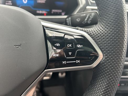 Certified 2024 Volkswagen Tiguan SE R-Line image 17