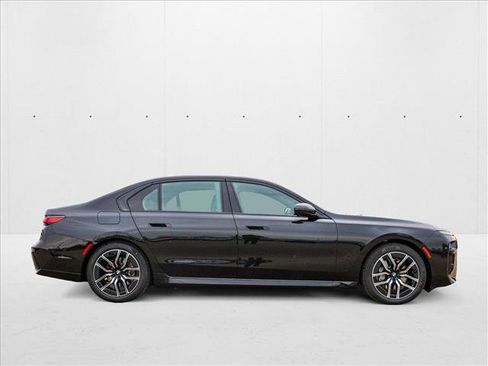 Used 2025 BMW 740i xDrive image 4