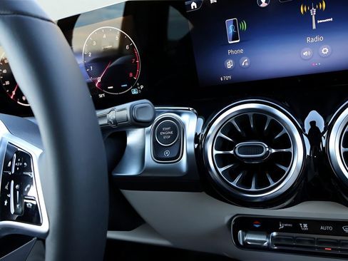Certified 2026 Mercedes-Benz GLB 250 4MATIC image 30