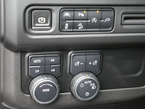 Used 2021 Chevrolet Tahoe Z71 image 6