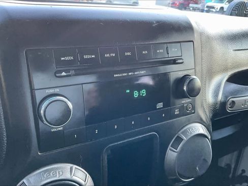 Used 2018 Jeep Wrangler Sport image 29