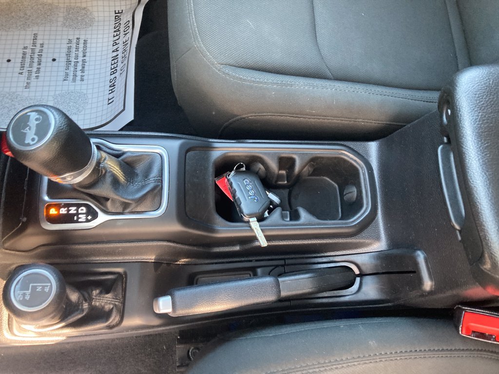 Used 2018 Jeep Wrangler Unlimited Sport S AWD/4WD image 33