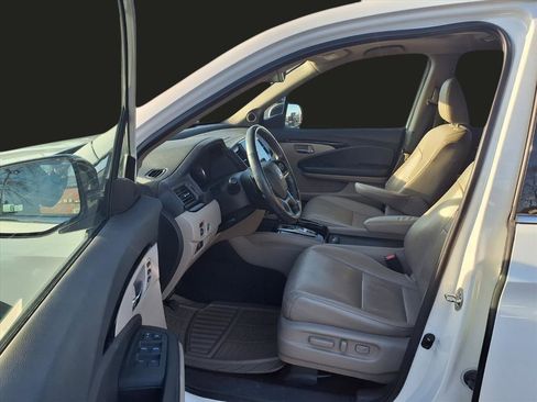 Used 2020 Honda Pilot Touring image 22