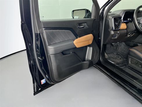 Used 2024 GMC Canyon AT4 w/ AT4 Premium Package image 16