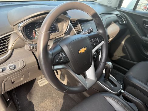 Used 2020 Chevrolet Trax LT w/ LT Convenience Package AWD/4WD image 20