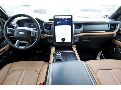 Used 2023 Ford Expedition Platinum RWD image 8