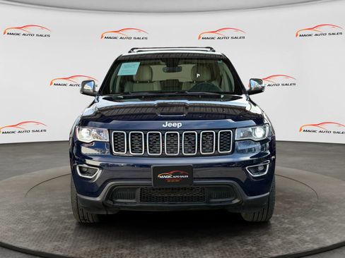 Used 2018 Jeep Grand Cherokee Limited image 3