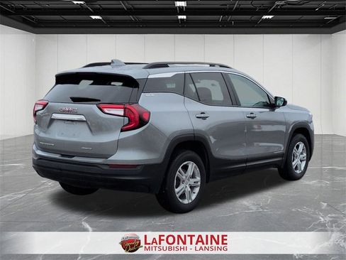 Used 2024 GMC Terrain SLE w/ Driver Convenience Package image 5