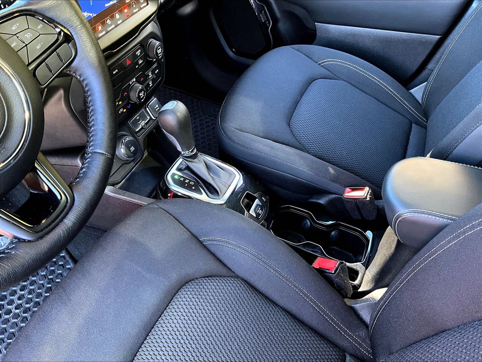 Used 2022 Jeep Renegade Altitude w/ Sun/Sound Group AWD/4WD image 18