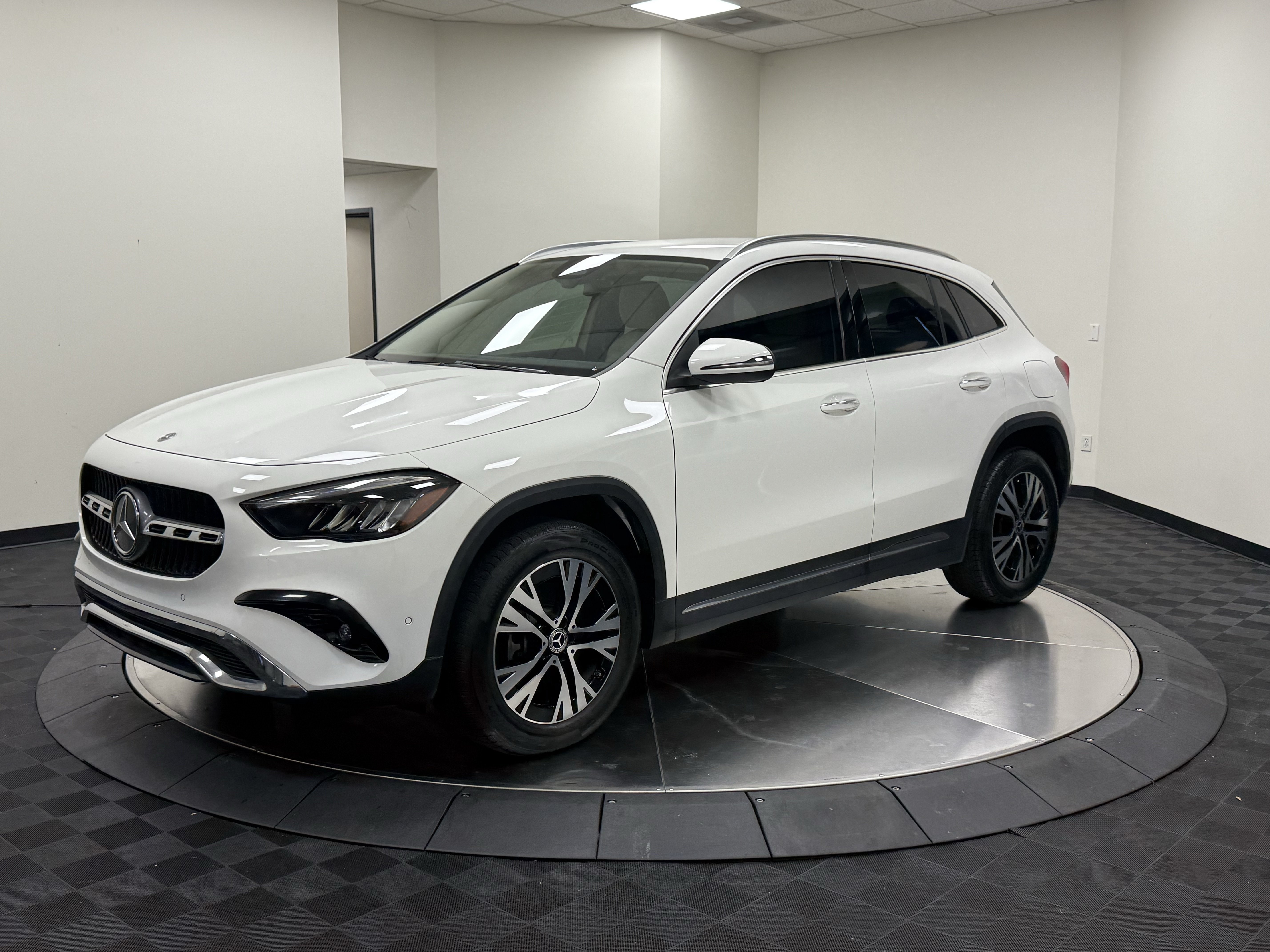 Used 2025 Mercedes-Benz GLA 250 image 3