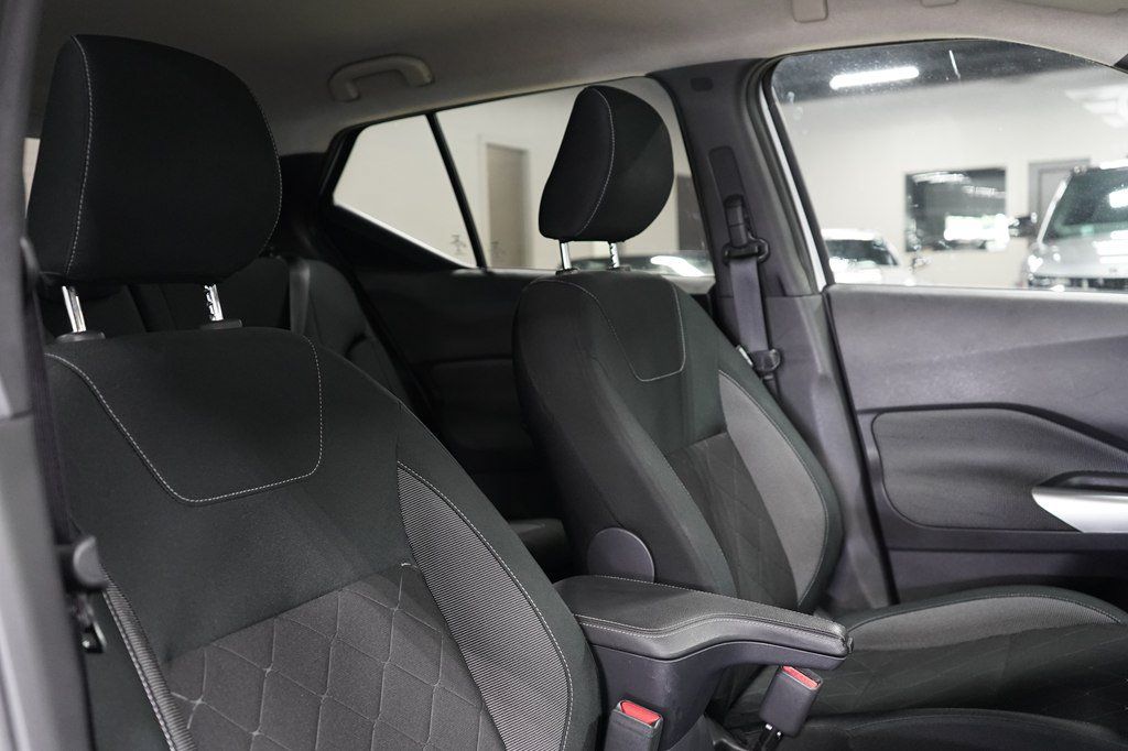 Used 2020 Nissan Kicks SV FWD image 29